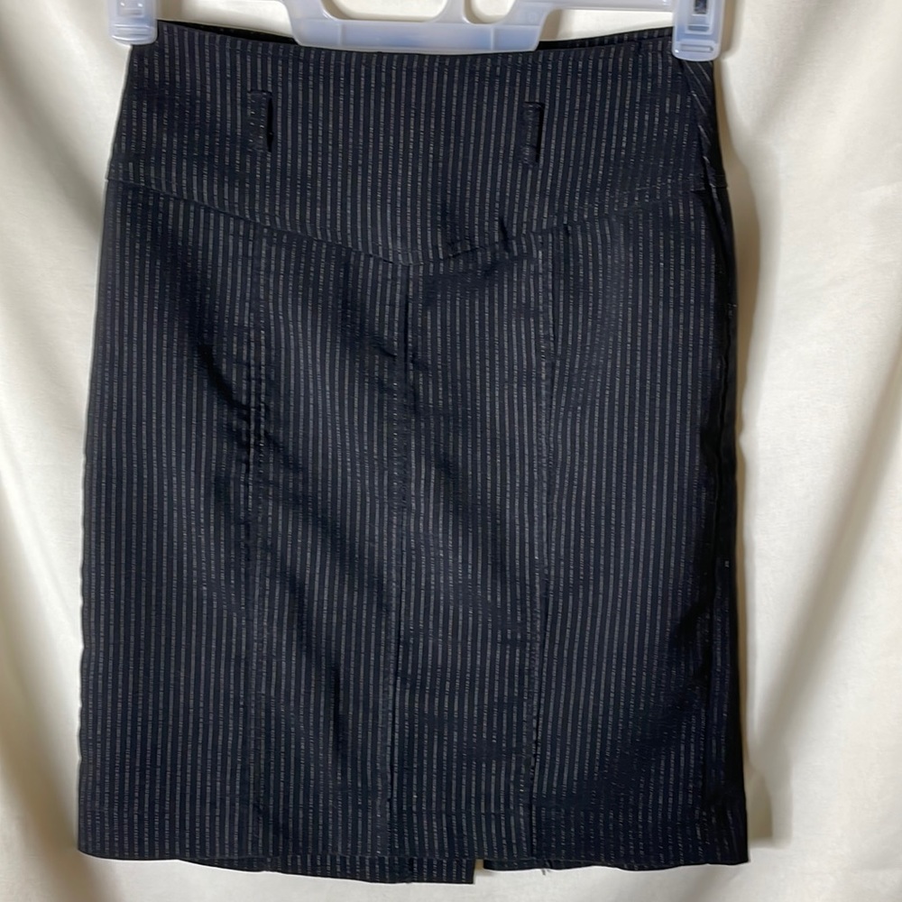 Grass collection skirt pinstripes, black